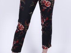 Pantaloni stradivarius negru cu imprimeu floral