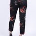 Pantaloni stradivarius negru cu imprimeu floral